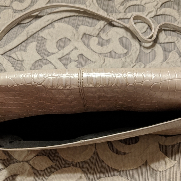 Preston & York crossbody croc. bag - Picture 2 of 5